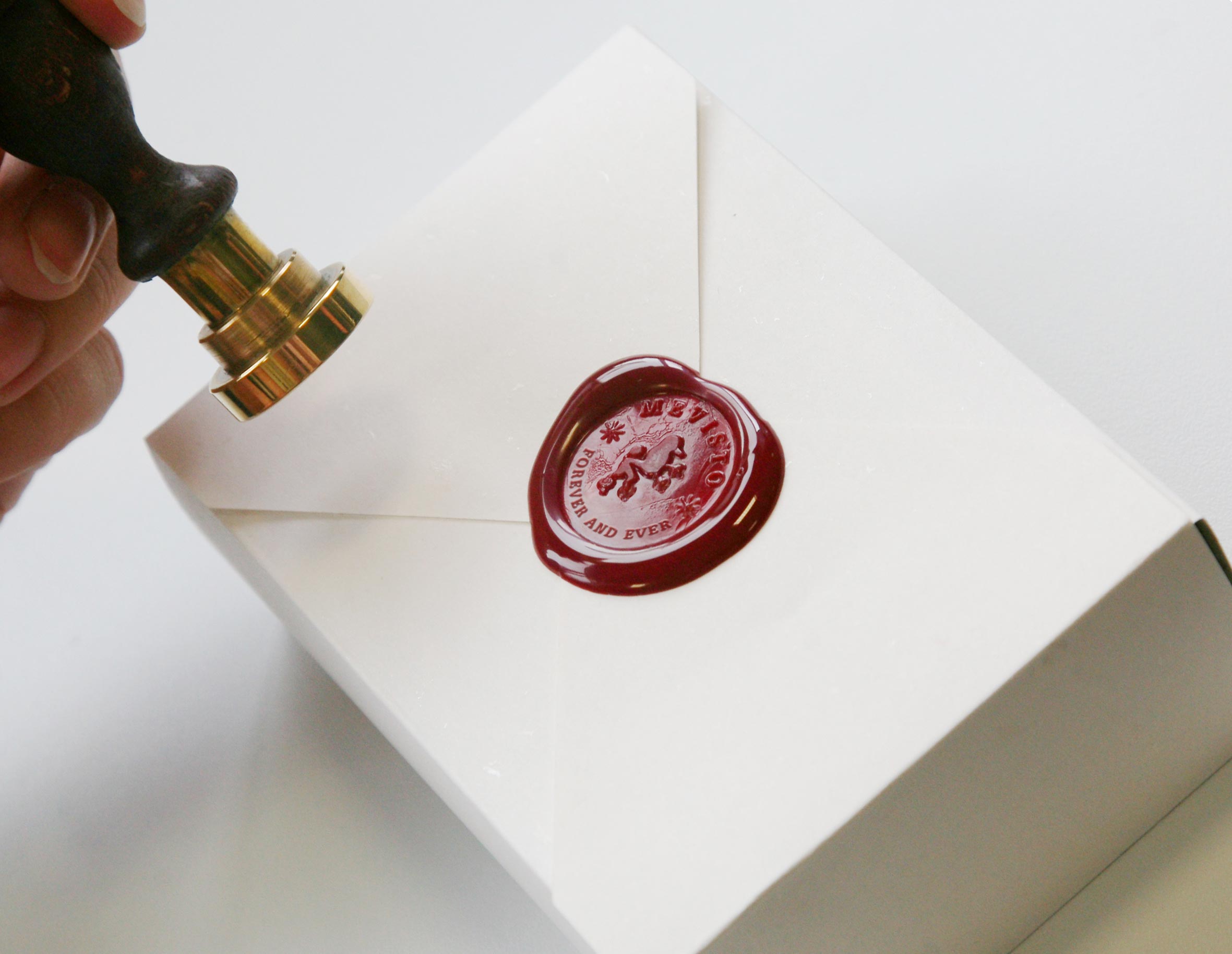 Die Saphire und Rubine sind versandbereit